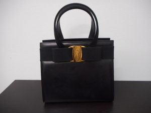 三田市のお客様よりフェラガモを買取いたしました!