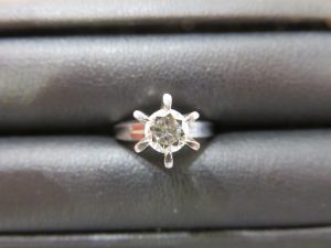 上質の立爪ダイヤを只今お高くお買取中です。