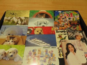 眠っているかもしれませんよ 机のなかでテレカが、、、、