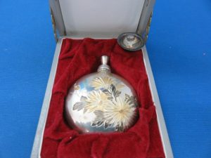 銀製香水入れをお買取させて頂きました。