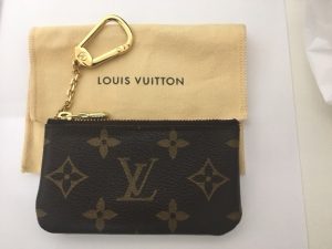 横浜DeNAがCS出場中も、本日は青葉区のお客様からブランド ヴィトンのコインケースを買取致しました!!