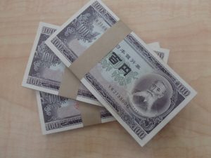 帯付きの百円札は額面以上でお買取り!大吉ゆめタウン八代店