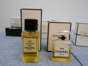 香水のお買取りなら天神橋筋商店街の大吉へ