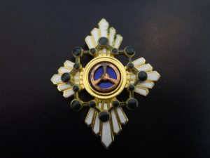 篠山市のお客様から勲章を買取りました。キッピーモール三田店です。