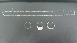 プラチナを高価買取!!大吉草加店!