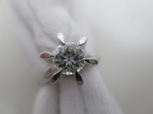 伊勢崎市のお客様よりダイヤモンドを買取りました!