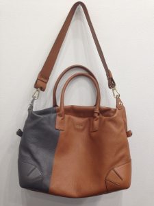 札幌南区の大吉アクロスプラザ札幌南で、FURLA(フルラ)のバックをお買取しました。