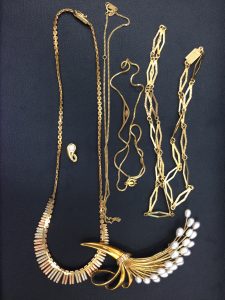 札幌南区の大吉アクロスプラザ札幌南。貴金属の高価買取はお任せ下さい！