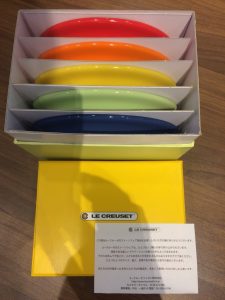 ルクルーゼ以外もお買取りしますので、安心の大吉フレンテ西宮店にお越しください。 お待ちしてマース☆ ダイヤとシャネルは特に高価買取☆ (*^_^*) ■モンブランの万年筆の買取も安心の大吉フレンテ西宮店!■ 場所:兵庫県西宮市池田町11-1 フレンテ西宮1階(JR西宮駅前です) 電話:0120-099-181(フリーダイヤル) email:frente-nishinomiya@kaitori-daikichi.jp