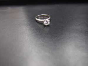 大吉鶴見店はラウンド・ブリリアントカットのダイヤモンドをお買取り致しました。