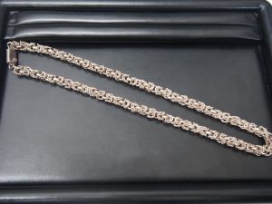 シルバーのネックレスをお買取り致しました。