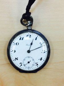 札幌南区の大吉アクロスプラザ札幌南で、昔の懐中時計もお買取しております。