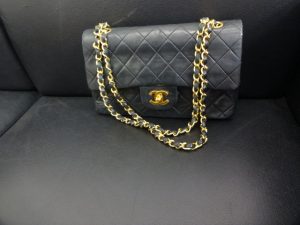 買取専門店 大吉 JR八尾店でシャネル（チェーンショルダー）、CAHNELを買取ました。