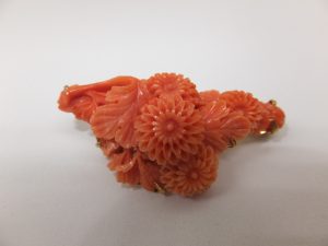 赤珊瑚付K１８金ブローチ