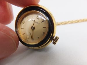 貴金属K18金ネックレス付ブッフェラ―ペンダント時計