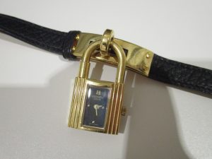 下曽根駅前、大吉サニーサイドモール小倉店で買取りましたエルメスの時計の画像です