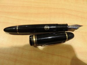 とても重厚ですてきな モンブランの万年筆 短編の小説でも書きたくなりそう 