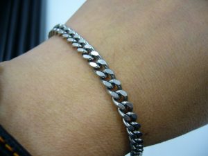 プラチナブレスレットのお買取りなら天神橋筋商店街の大吉へ