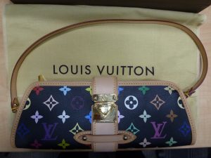 ルイ・ヴィトンマルチカラーシャーリーをお買取りしました。福岡市にある大吉七隈四ツ角店です。