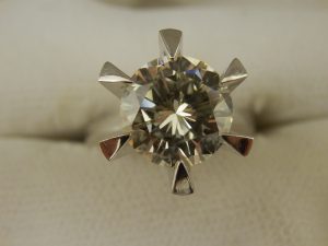 今年は30日まで営業中！3ctダイヤお買取りの大吉久留米店です！