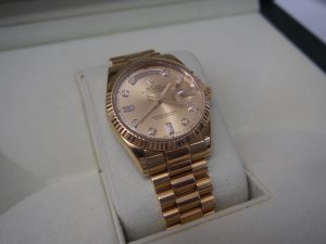 大吉鶴見店はロレックスの金無垢デイデイトをお買取り致しました。