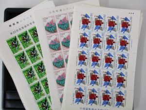 切手のお買取をしています。大吉四季の森店です。