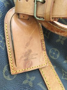 大吉アクロスプラザ札幌南で、使い込んだヴィトンのバックをお買取しました。