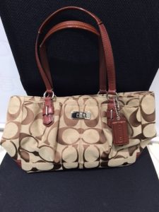 コーチのお買取をしています。大吉藤沢店です。