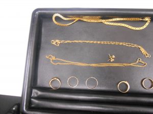 買取専門店　大吉　JR八尾店でお買取した指輪（金、プラチナ）、ネックレス（金、プラチナ）、貴金属です。
