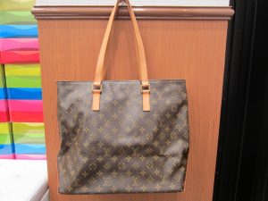 ルイヴィトン モノグラム カバピアノ トートバッグお買取致します。