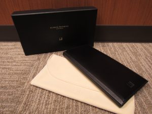 dunhil　二つ折り長財布　札入れ縦型黒　WG1000Aお買取致します。