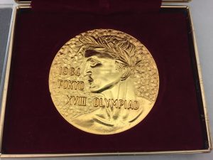 記念メダルの買取もしている買取専門店大吉アルプラザ堅田店です。