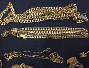 たくさんの金のネックレスを買取させて頂いた大吉アルプラザ堅田店です。
