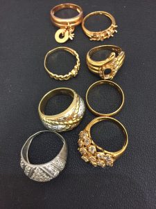 金・プラチナの貴金属の指輪をたくさん買取させて頂いた大吉アルプラザ堅田店です！