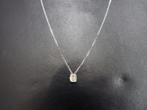 大吉鶴見店はエメラルドカットのダイヤモンドをお買取り致しました。