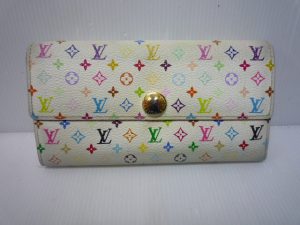 堺泉北の皆様、財布の高価買取は大吉泉北クロスモール店へ