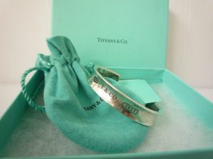 堺泉北の皆様、ティファニーの買取は大吉泉北クロスモール店へ