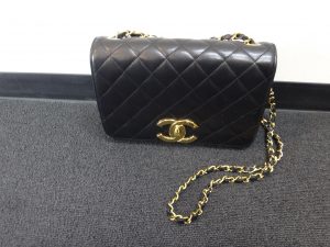 汚れのあるシャネルを売るなら、キッピーモール三田店へ。