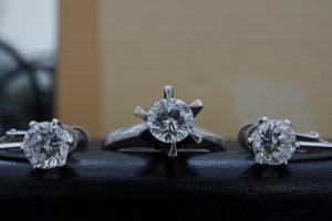 ダイヤリング&イヤリングの買取りは大吉草加店