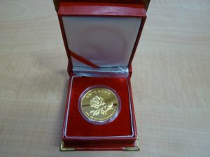 中国の記念メダルもお買取しております。福岡市城南区の大吉七隈四ツ角店です!