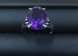 色石の査定や買取なら、大吉あすみが丘ブランニューモール店にお任せください。