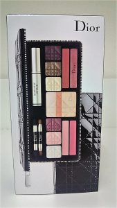 化粧品の買取は 青色が目印の大吉グラード伊集院店へお任せ下さい！