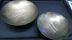 金杯や銀杯などの査定は青色が目印の大吉グラード伊集院店へお越しください！