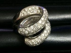 Pt900 プラチナリング 3.0キャラット メレーダイヤモンド付き