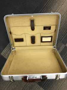 アタッシュ・zero ・高価、ニコン、ＮＩＫＯＮ，ライカ・ｎｉｋｏｎ，高価買取、大吉、買取専門店大吉逗子店、買取、逗子、逗子駅、逗子周辺、追浜、追浜周辺、追浜駅、葉山、Ｄ5100・葉山ハイランド・鎌倉・鎌倉駅・大船・大船駅象牙。ブランド品。ブランド。金。銀、ダイヤモンド　、切手、能見台、横須賀、銀座通り、上大岡、上大岡駅。三浦、京急富岡、横浜、エルメス、シャネル、カメラ、お酒、六浦、アタッシュケース