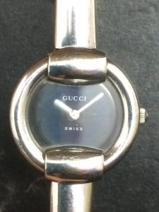 グッチ 電池式(クォーツ) 時計 バングルバンド