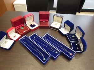 大吉イオンタウン宇多津店では、使わなくなったジュエリー買取致します。