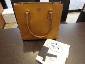 プラダ トートバック買取致します。
