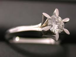 三木市の皆様、ダイヤモンドを売るならキッピーモール三田店へ。