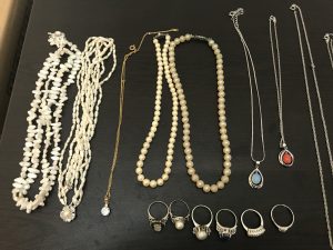 三田市の皆様、アクセサリーの買取ならキッピーモール三田店へ。